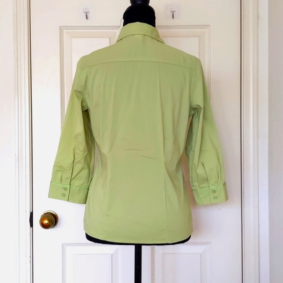 NWOT. Old Navy Perfect Fit Stretch Cotton Blended 3/4 Sleeve Button Down Shirt. - Picture 2 of 5